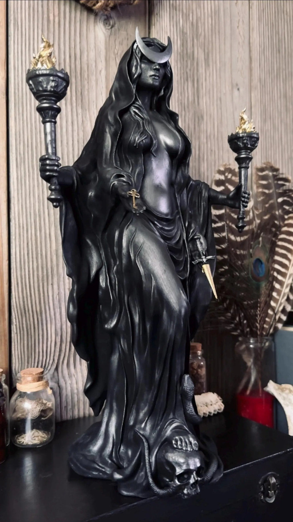 🌙🖤Hecate Niktipolos Resin Statue – Gothic Goddess Figurine for Altar, Bookshelf & Mythology Decor