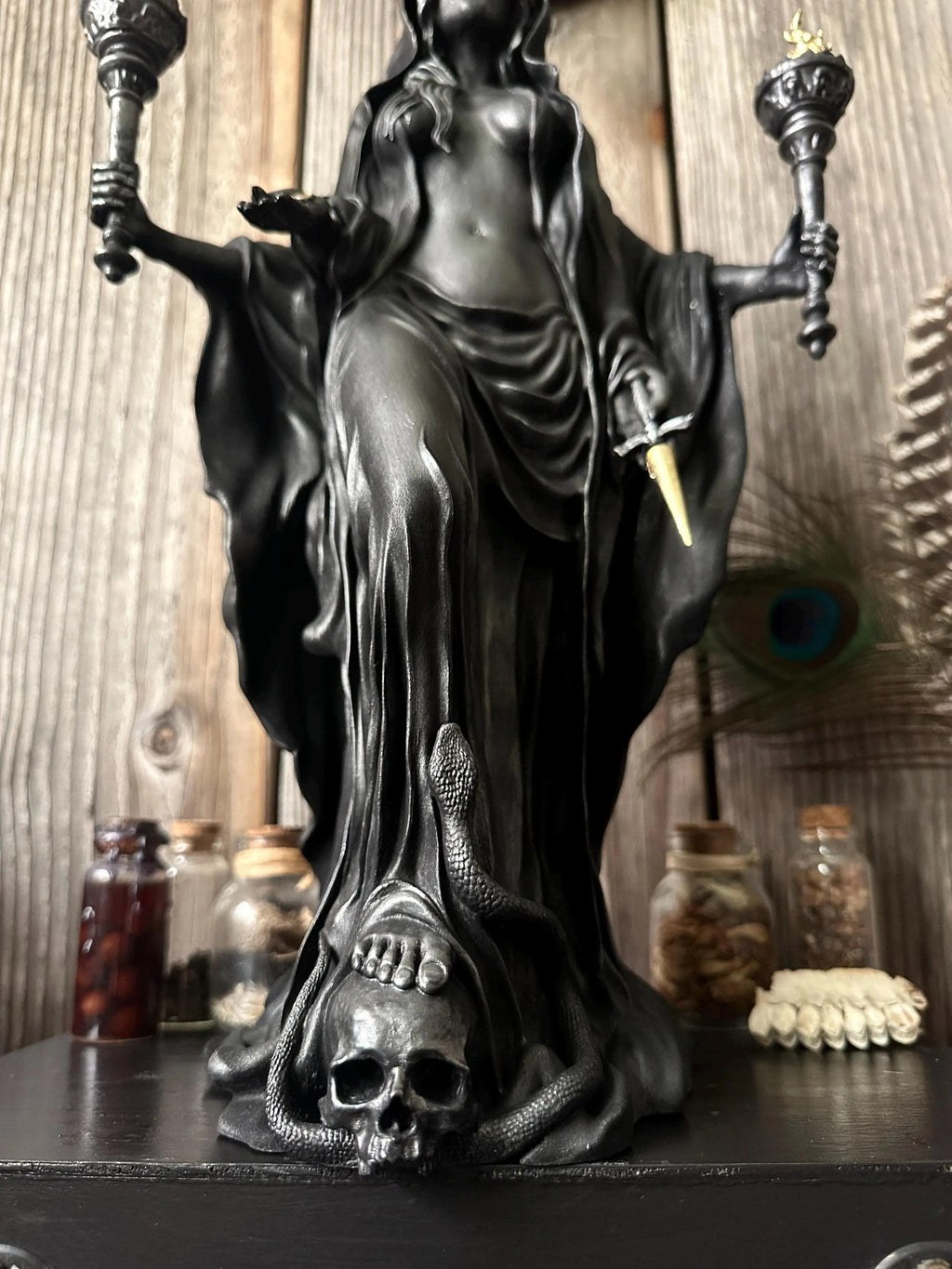 🌙🖤Hecate Niktipolos Resin Statue – Gothic Goddess Figurine for Altar, Bookshelf & Mythology Decor