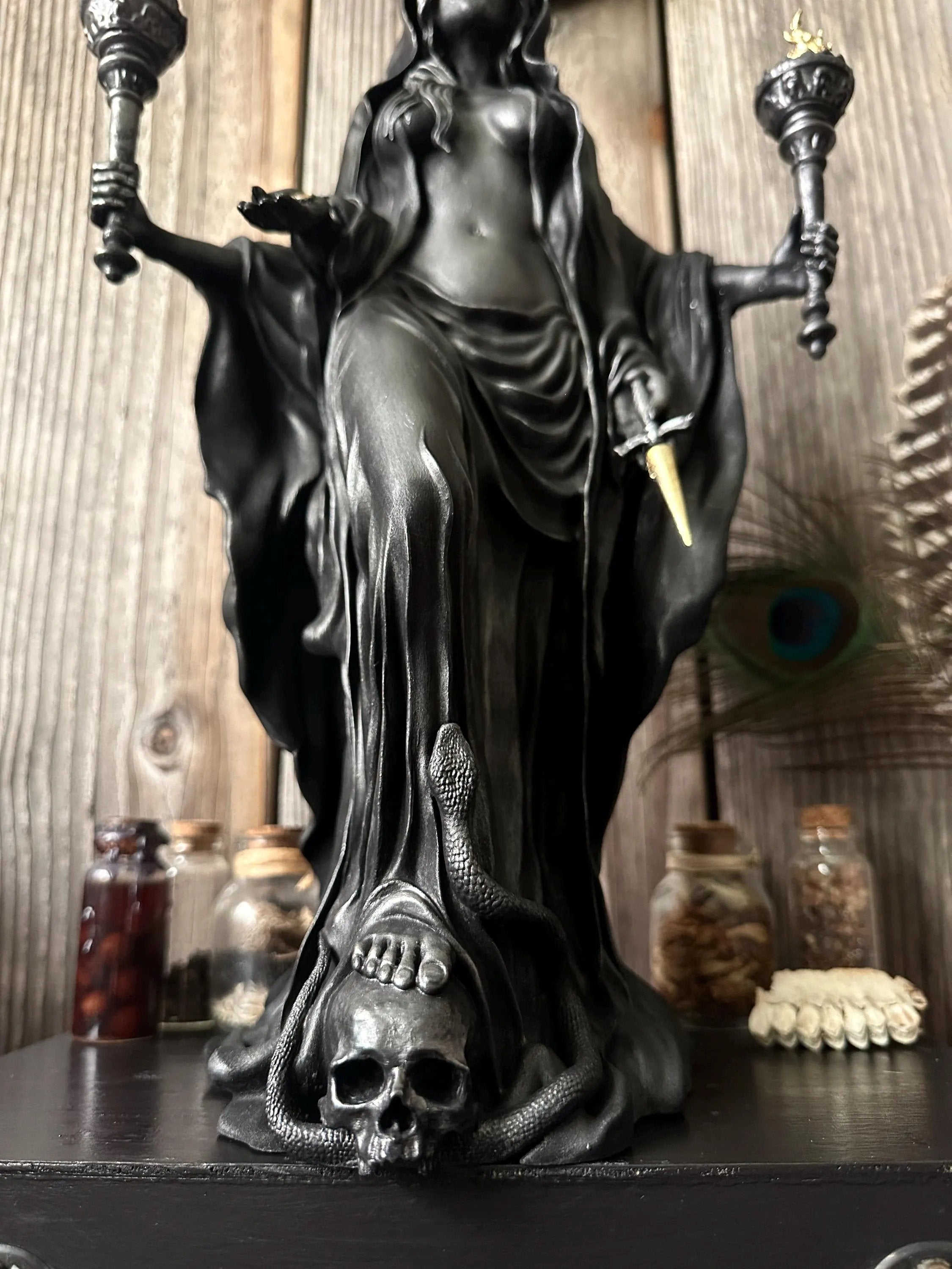 🌙🖤Hecate Niktipolos Resin Statue – Gothic Goddess Figurine for Altar, Bookshelf & Mythology Decor
