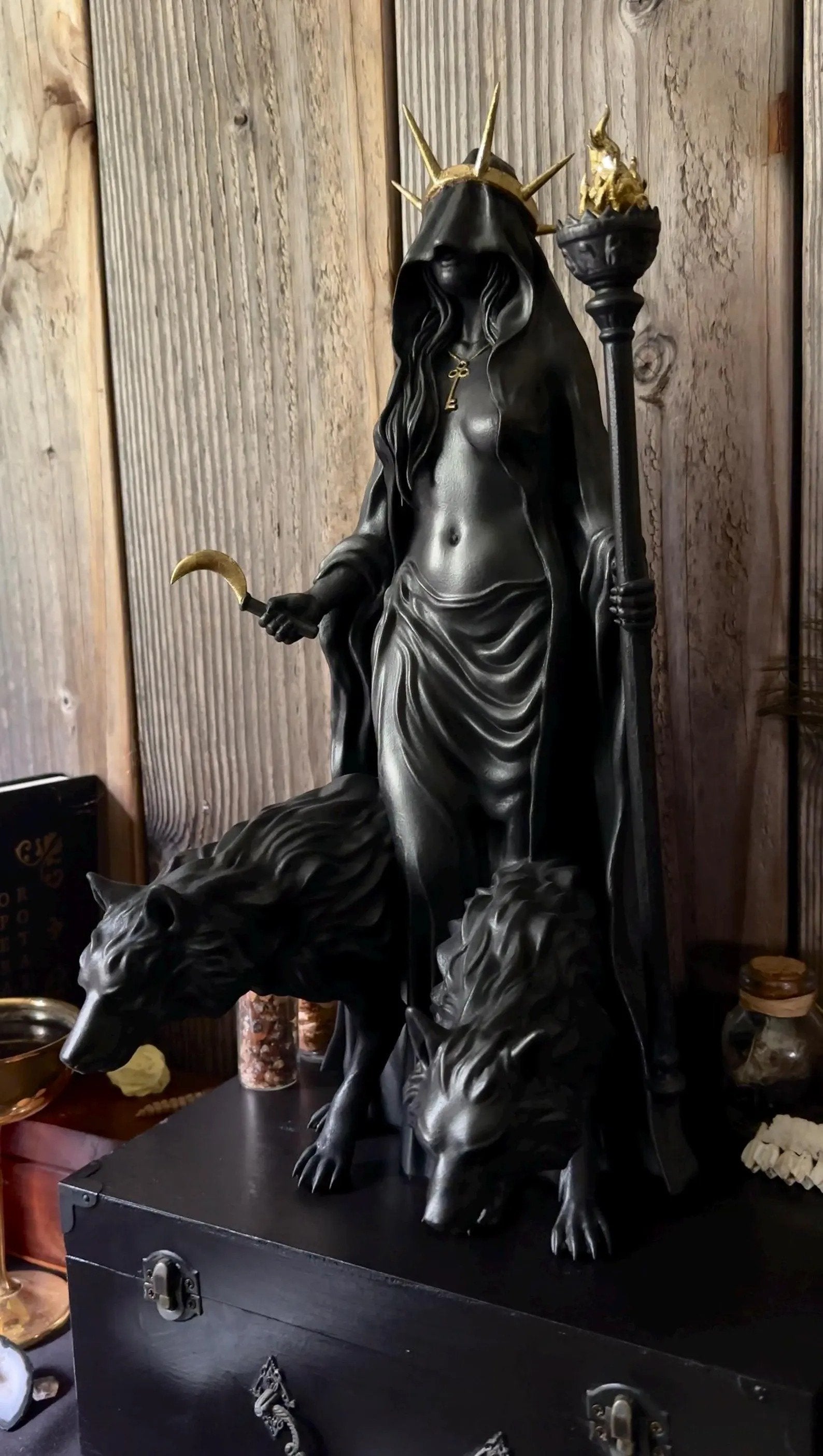 🌙🖤Hecate Niktipolos Resin Statue – Gothic Goddess Figurine for Altar, Bookshelf & Mythology Decor