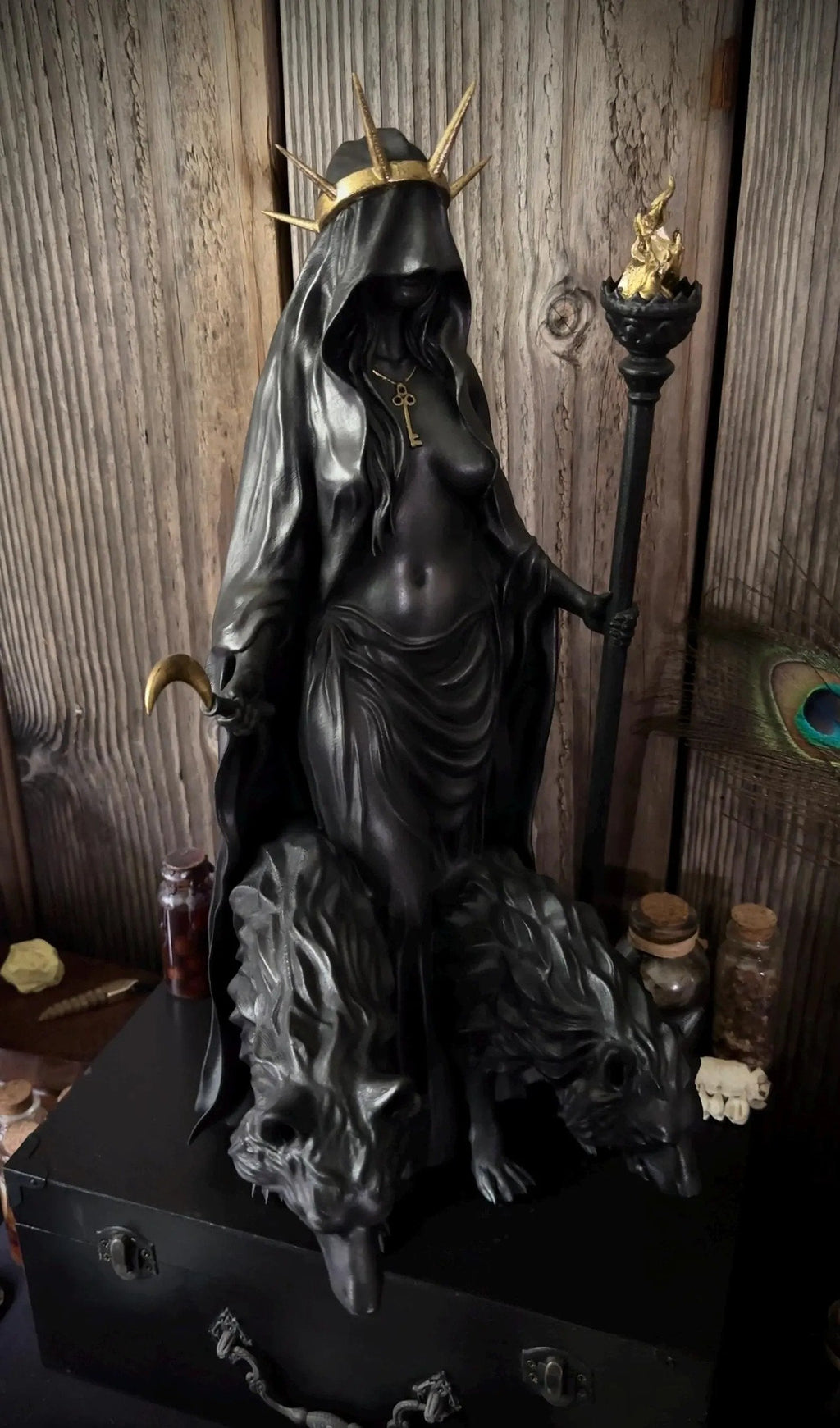 🌙🖤Hecate Niktipolos Resin Statue – Gothic Goddess Figurine for Altar, Bookshelf & Mythology Decor
