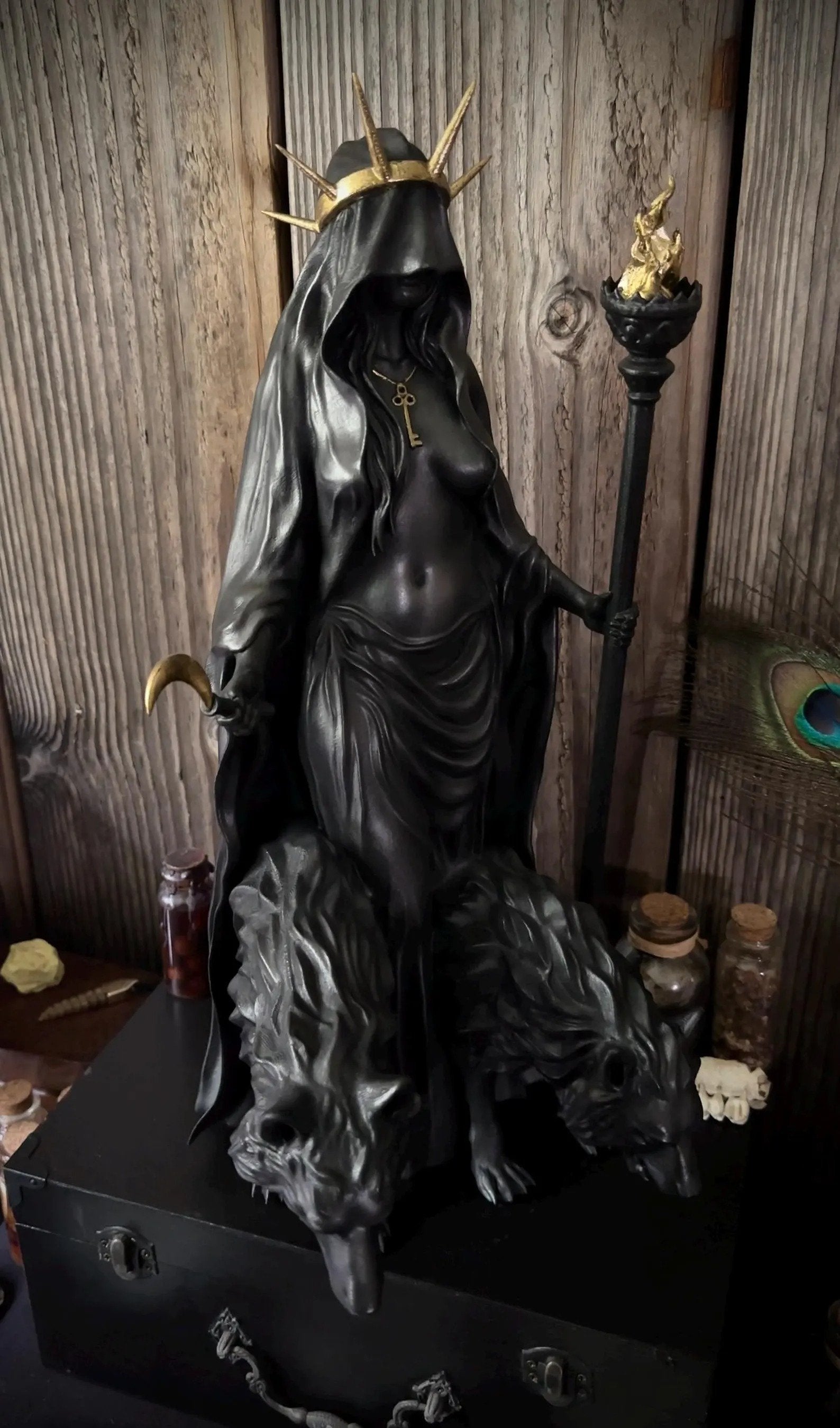🌙🖤Hecate Niktipolos Resin Statue – Gothic Goddess Figurine for Altar, Bookshelf & Mythology Decor