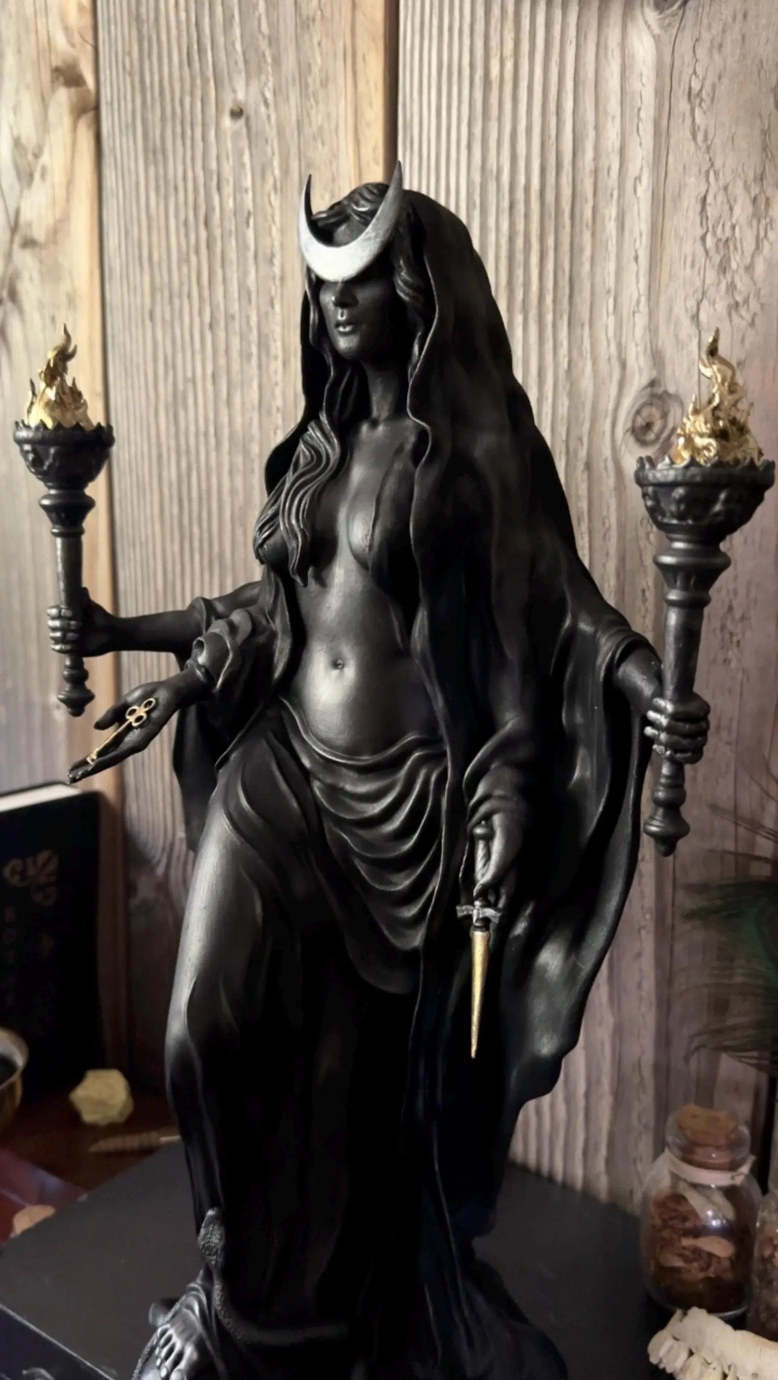 🌙🖤Hecate Niktipolos Resin Statue – Gothic Goddess Figurine for Altar, Bookshelf & Mythology Decor